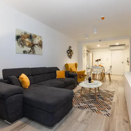 Ro-ma Center Apartment